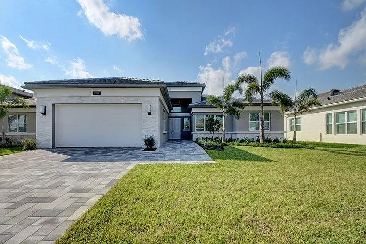 4 bed, 4.5 bath, 3182 sqft, $7,500 — Photo 2