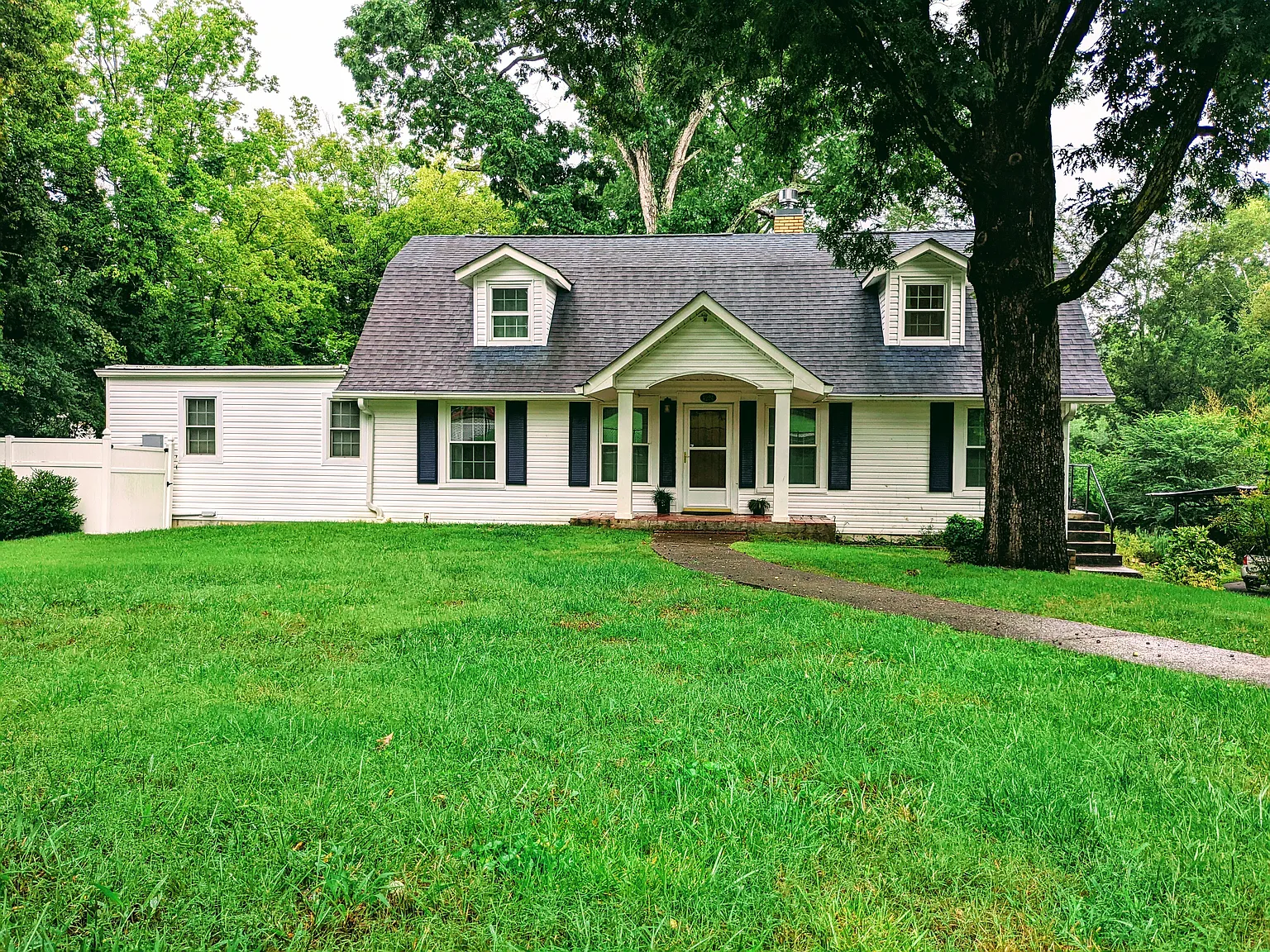4 bed, 2200 sqft, $4,000 — Photo 4