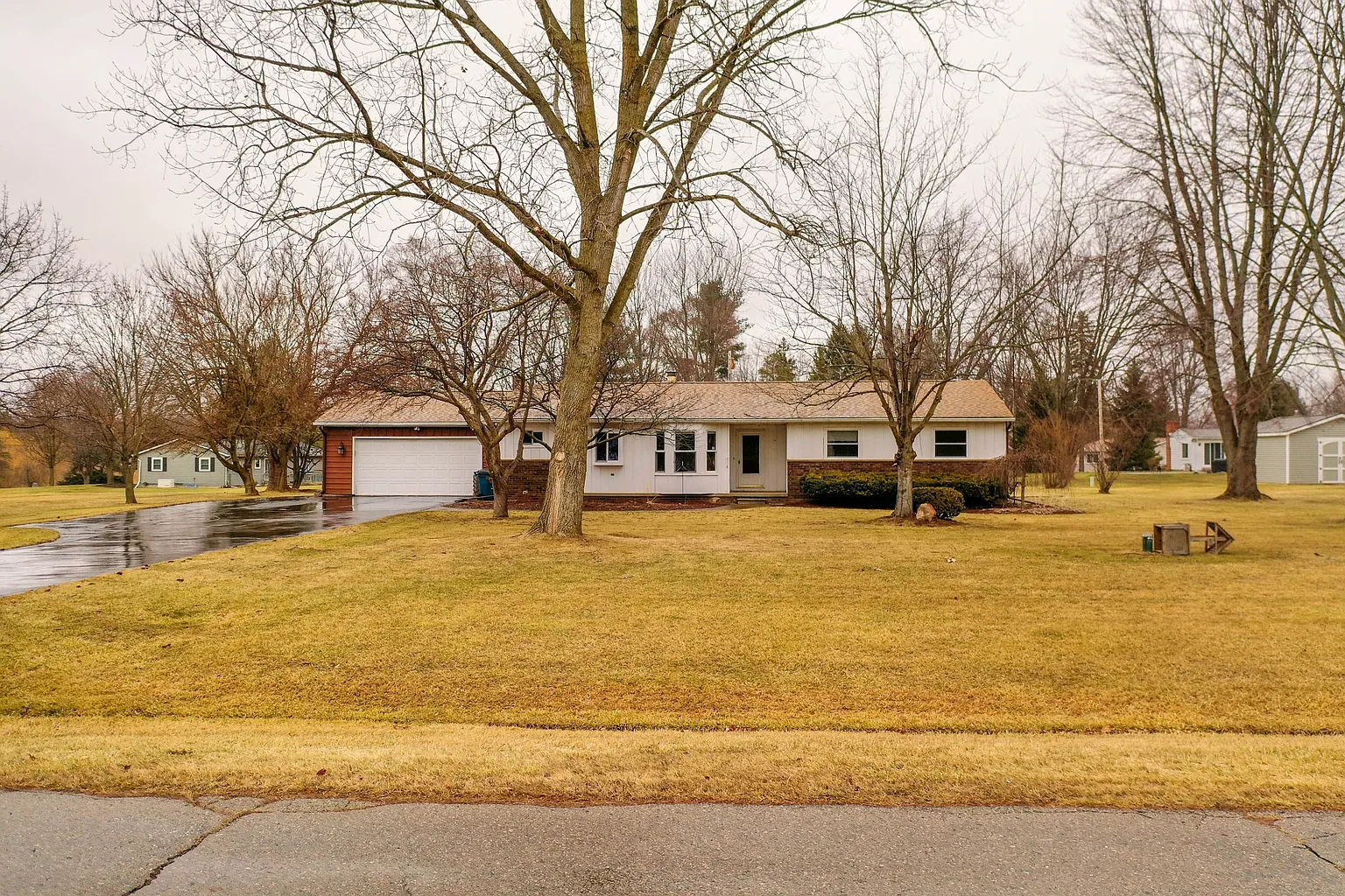 222 Bain Dr photo 1
