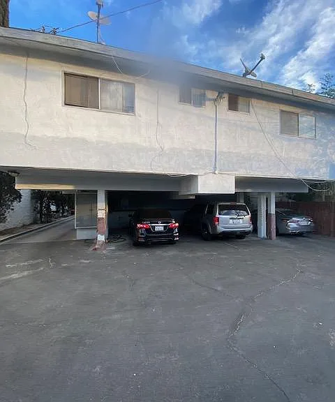 11446 Califa St #6 — Photo 10