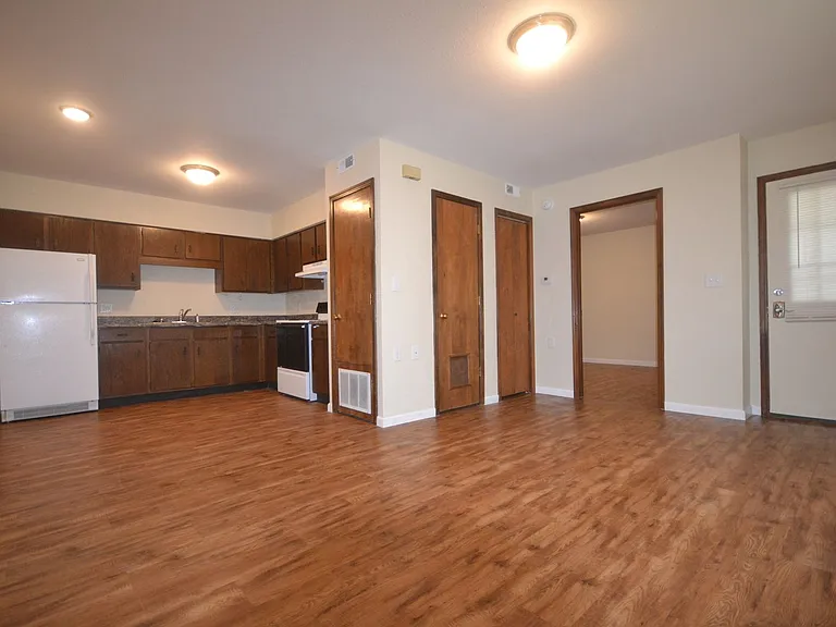 216 W Main St — Photo 3