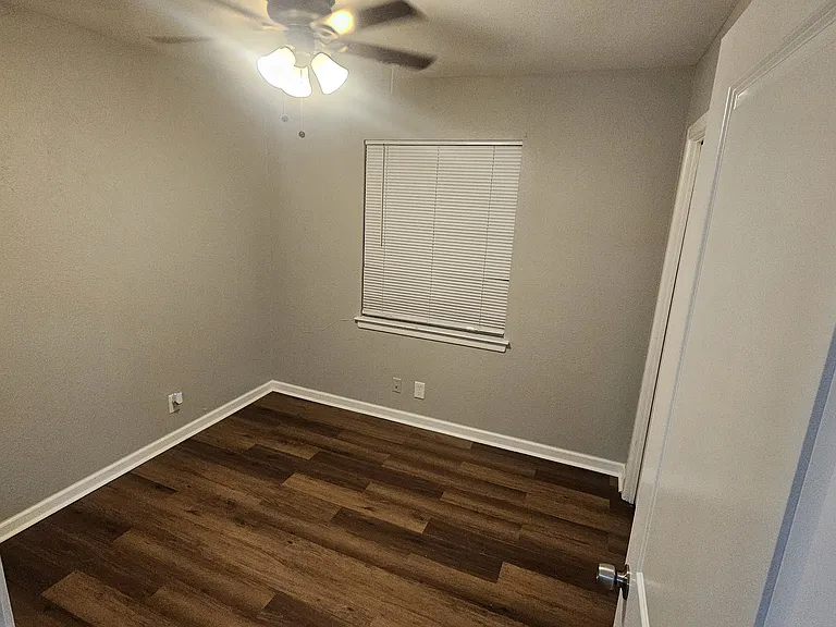 5604 Oak Grove Rd — Photo 10