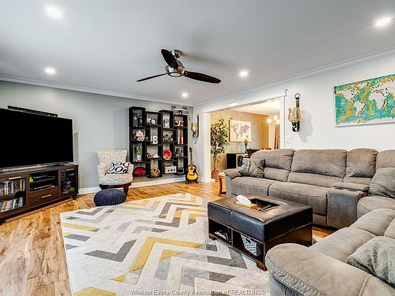 5th image of 141 Sumac Dr