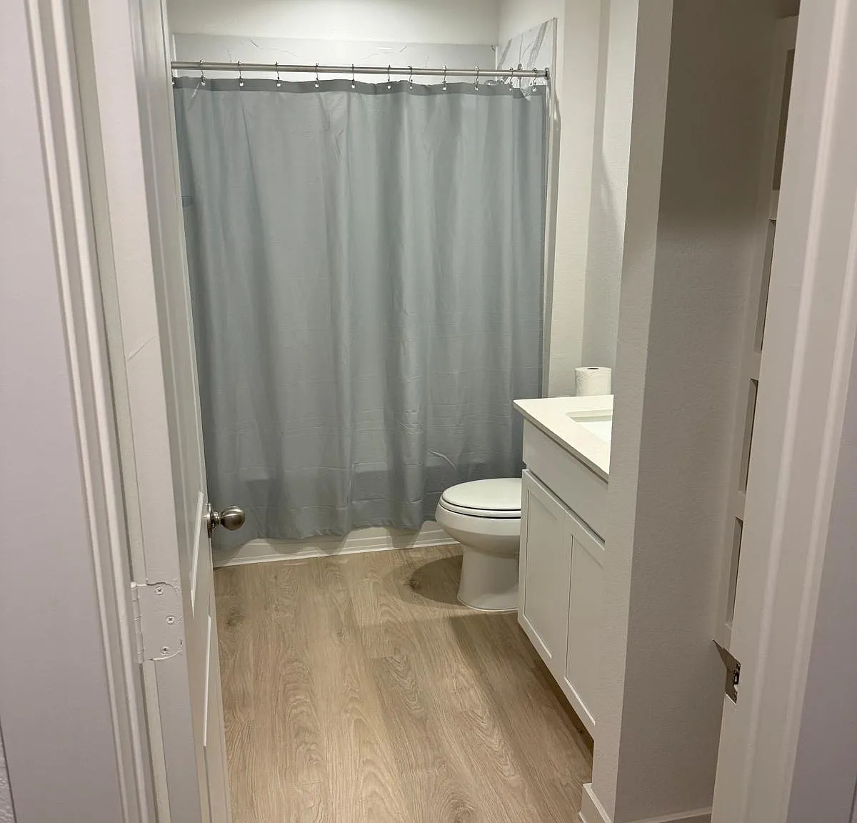 4 bed, 2400 sqft, $2,700 — Photo 4