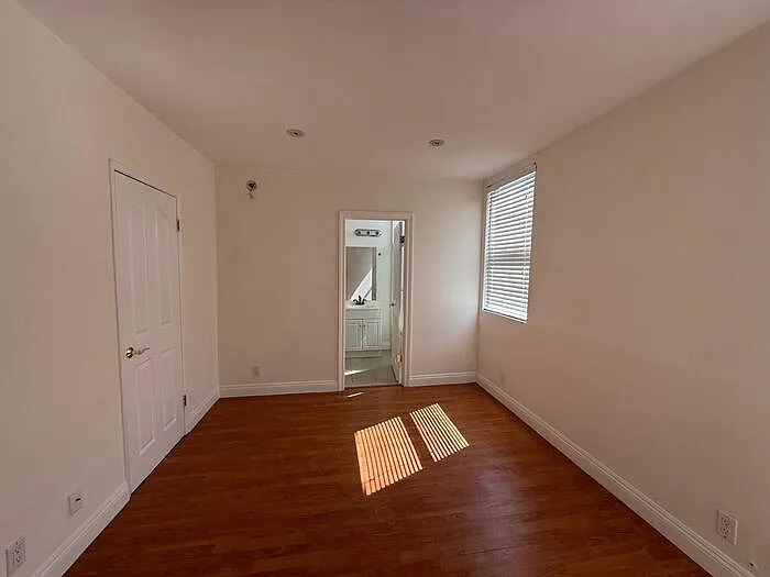 14912 Dickens St #13 — Photo 11