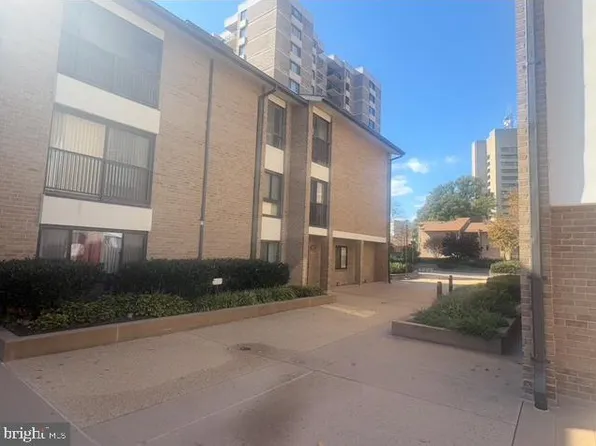 150 Monroe St APT 302, Rockville, MD 20850