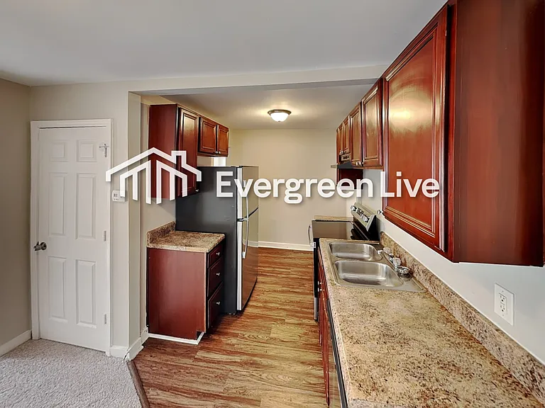 1381 Sharon St NW — Photo 6