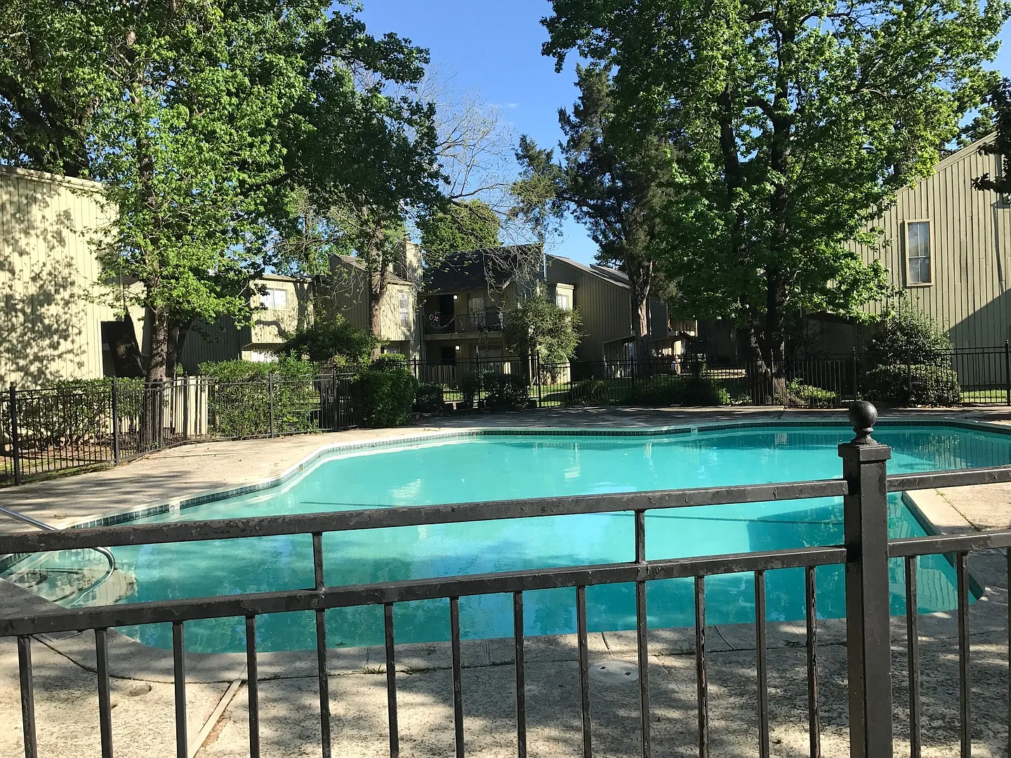 5625 Antoine Dr — Photo 2