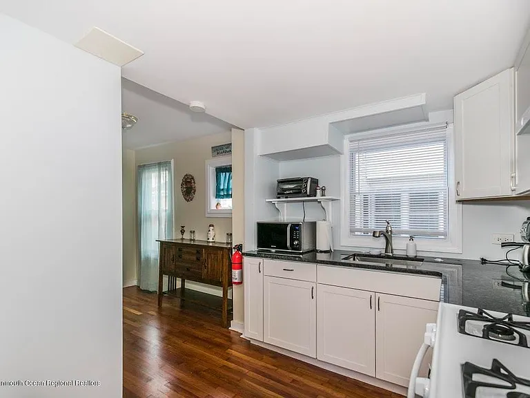 105 Webb Ave — Photo 9