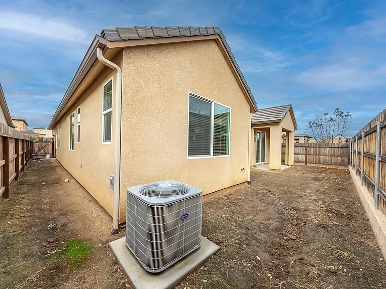 3555 Encino Ave — Photo 36
