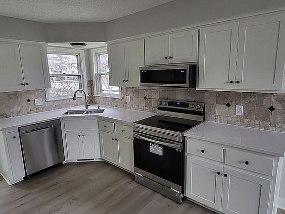 Kitchen, Stove, Sink