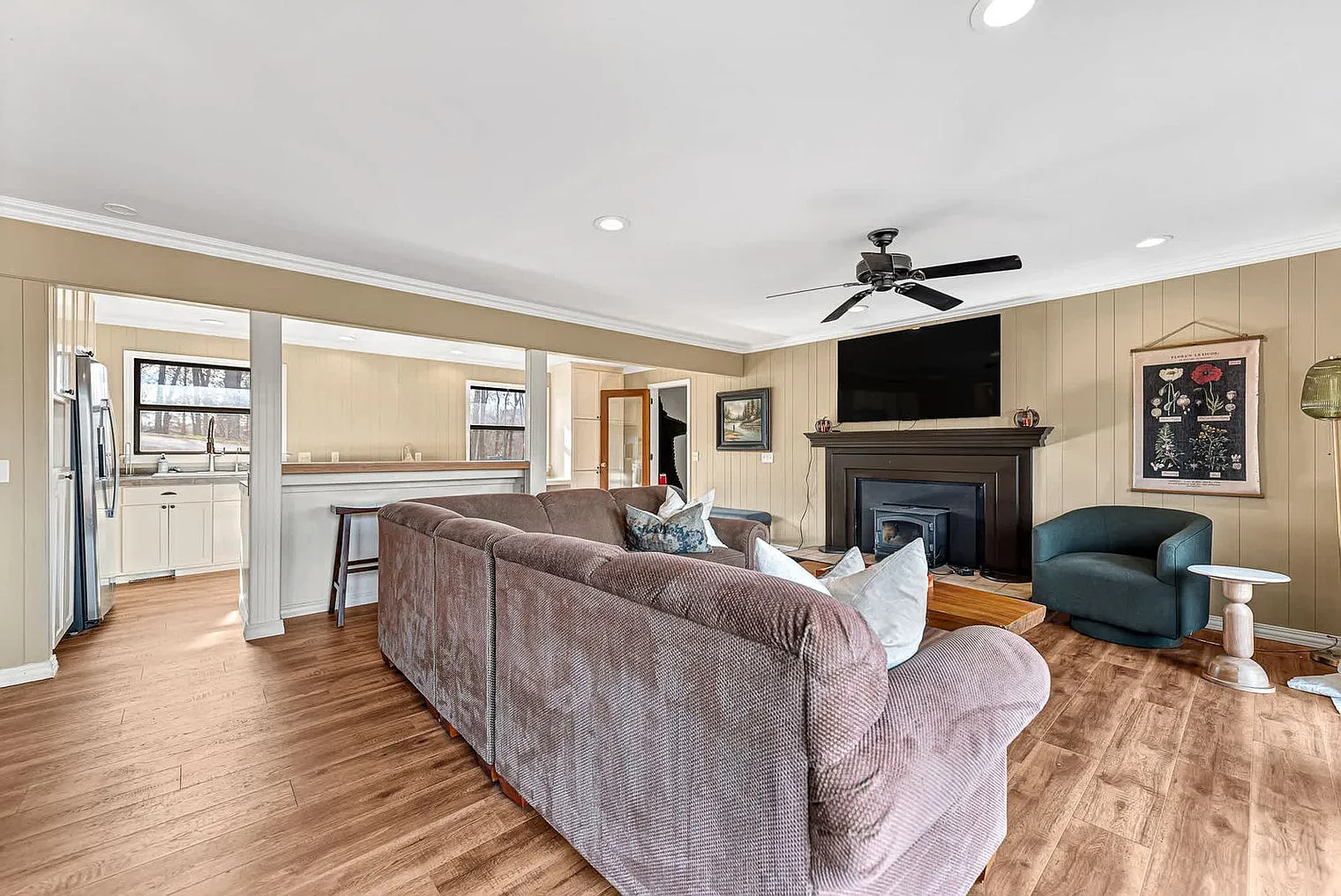 3 bed, 2.0 bath, 1905 sqft, $4,087 — Photo 1
