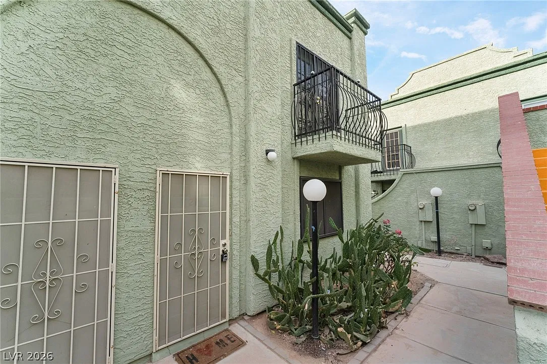 2 bed, 1.5 bath, 1080 sqft, $1,295 — Photo 3