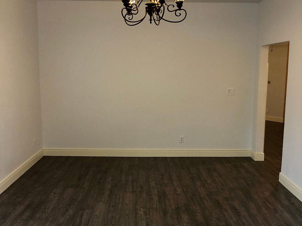 ENTRY TO LIVING ROOM