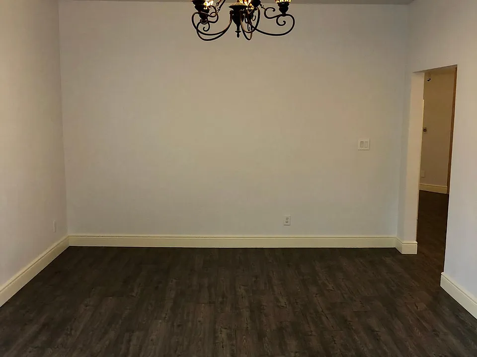 ENTRY TO LIVING ROOM