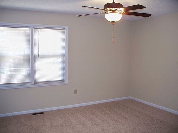 3rd image of 123 Willowood Dr