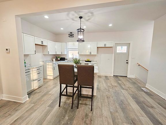 5th image of 628 S Midland Ave