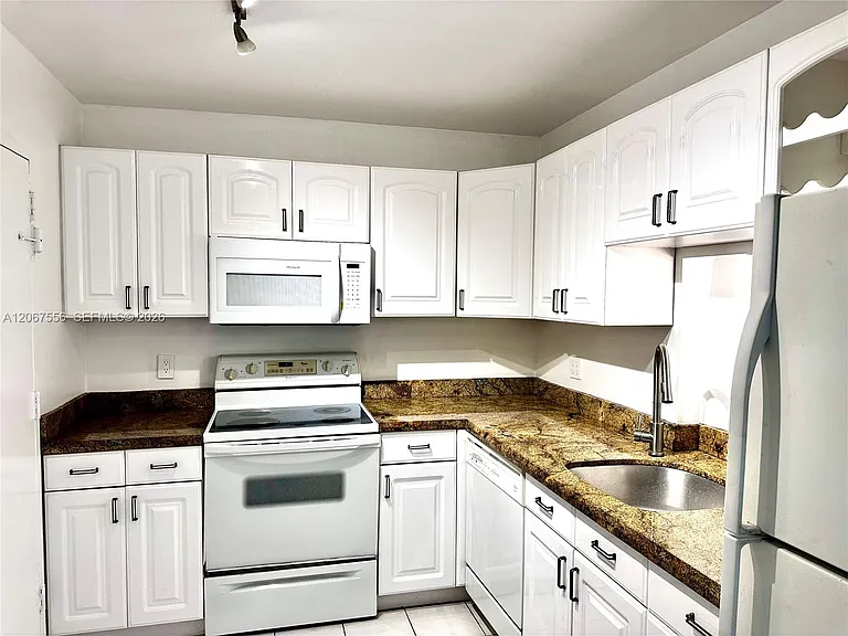 400 Kings Point Dr #714 — Photo 3