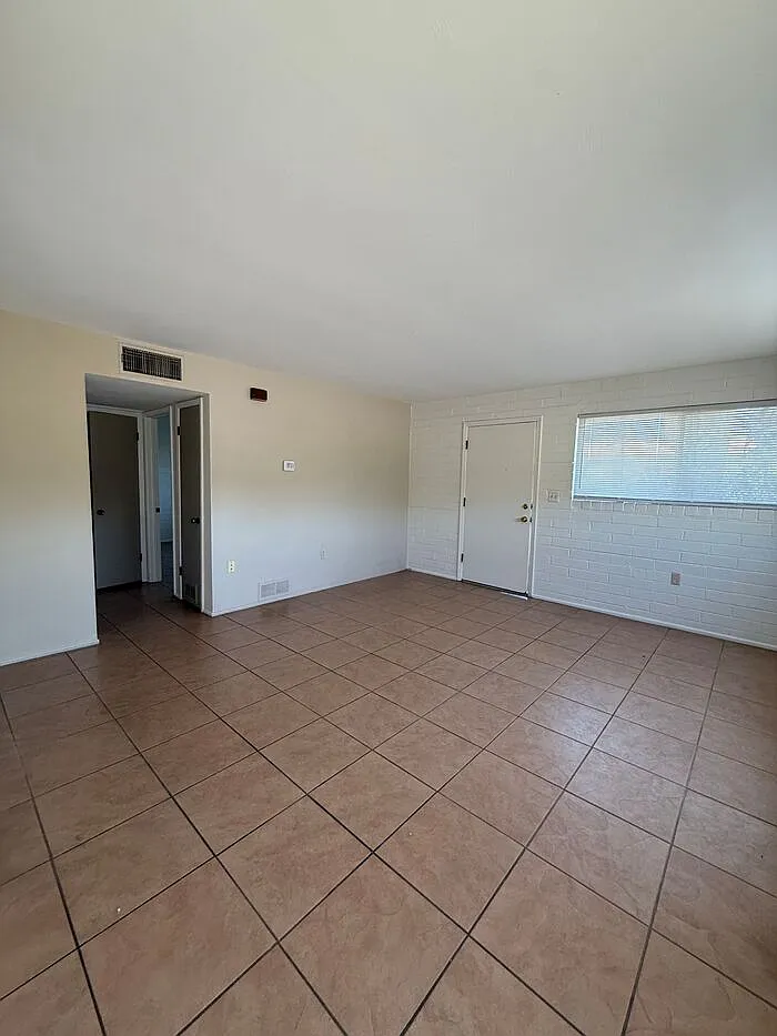 2 bed, 1.0 bath, 800 sqft, $1,200 — Photo 3