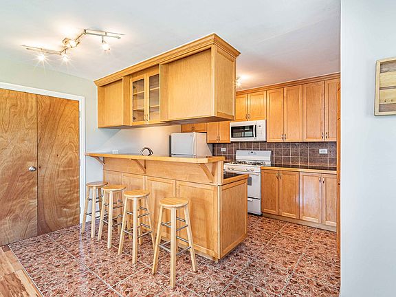 5th image of 1499 Quaker Ln Unit 115-A