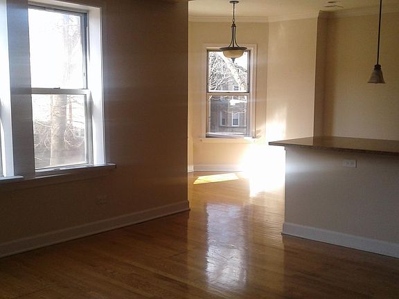 3rd image of 6305 N Francisco Ave APT 2