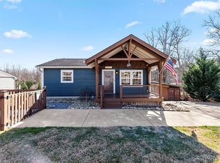 670 Sand Hill Rd, Asheville, NC 28806