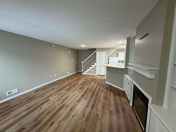 2nd image of 6855 Woodland Ave Unit 608