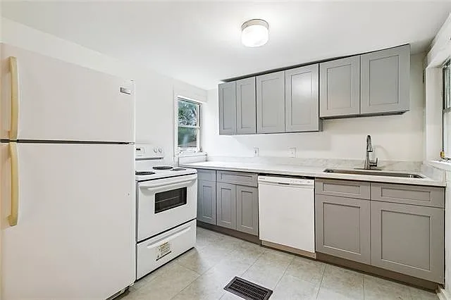 2313 State St — Photo 4