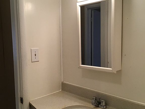 4th image of 308 W Oak St