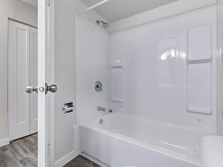 239 Avenue E N #7 — Photo 9