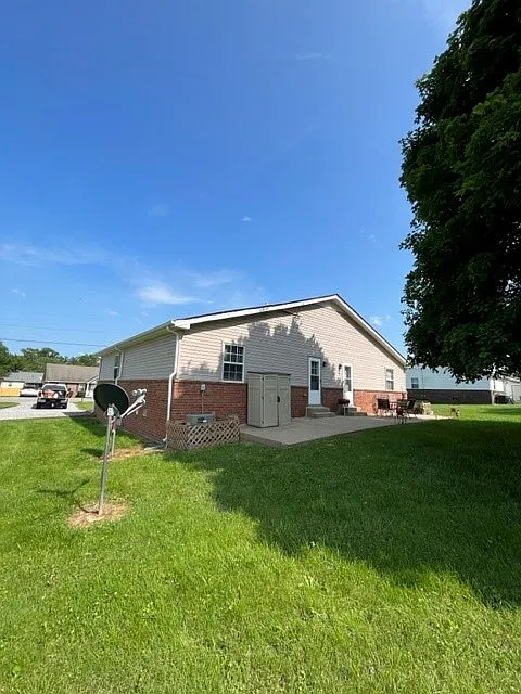 3 bed, 1.5 bath, 1100 sqft, $1,425 — Photo 2