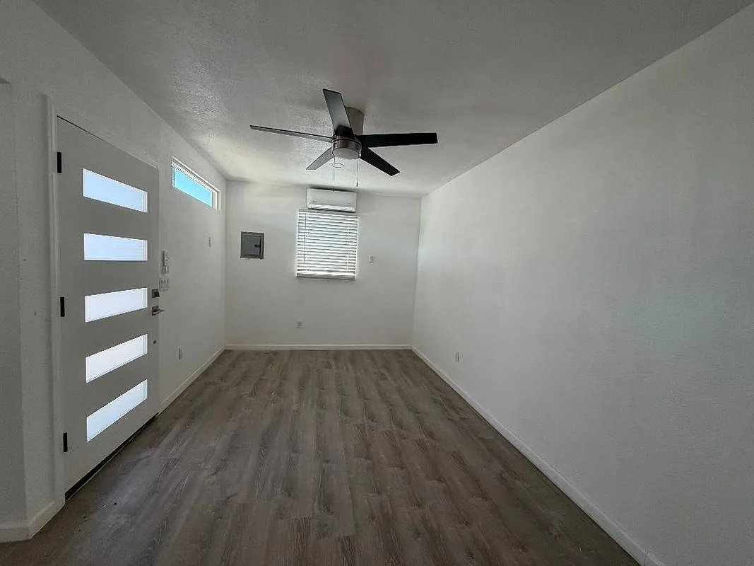 1 bed, 1.0 bath, 400 sqft, $1,600 — Photo 3