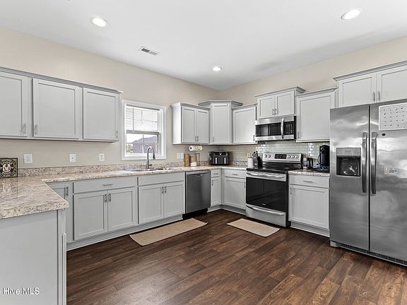 5th image of 304 Maidstone Drive