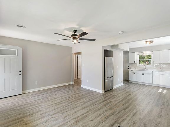 4th image of 7503 Chestnut Ave