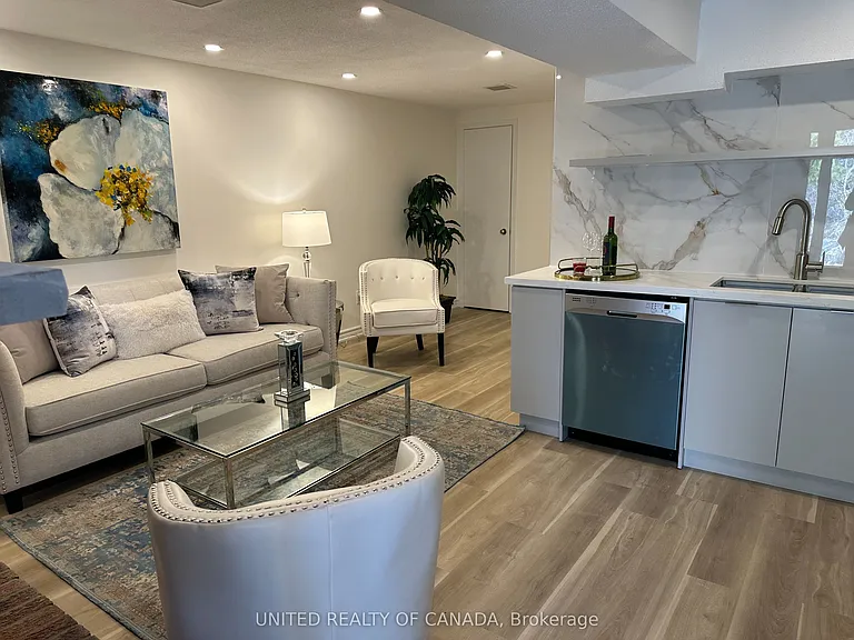 102 Baywood Ct — Photo 44