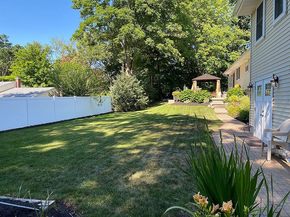 2nd image of 40 Woodvale Dr