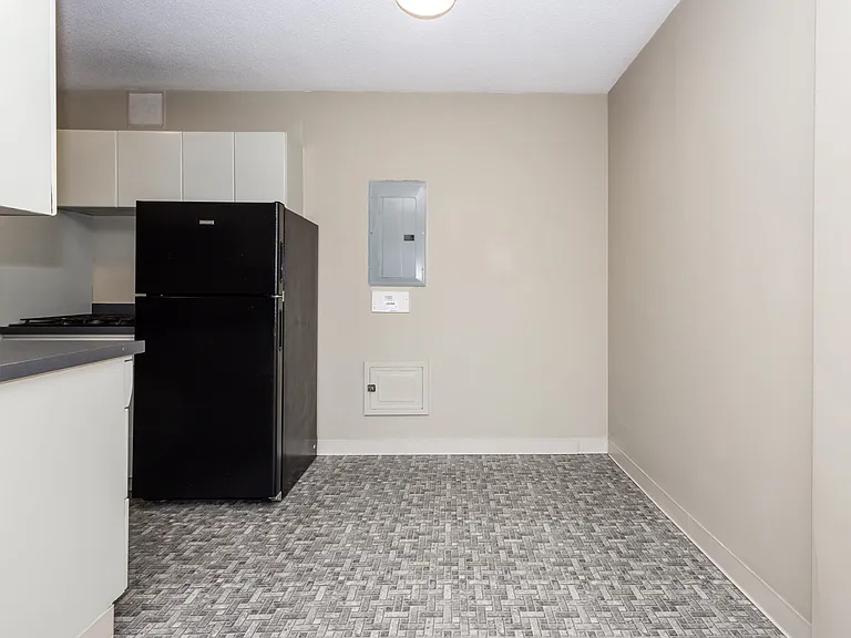 Kent Apartments — Photo 53