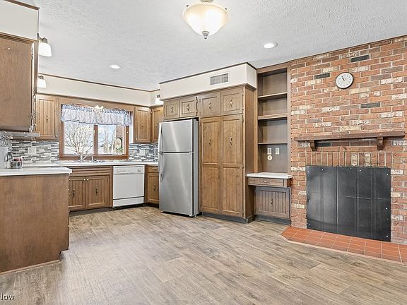 3rd image of 1516 Michigan Blvd
