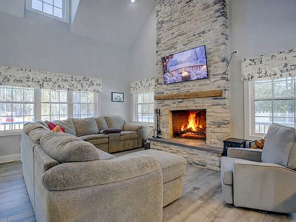 2nd image of 33228 Holly Ln