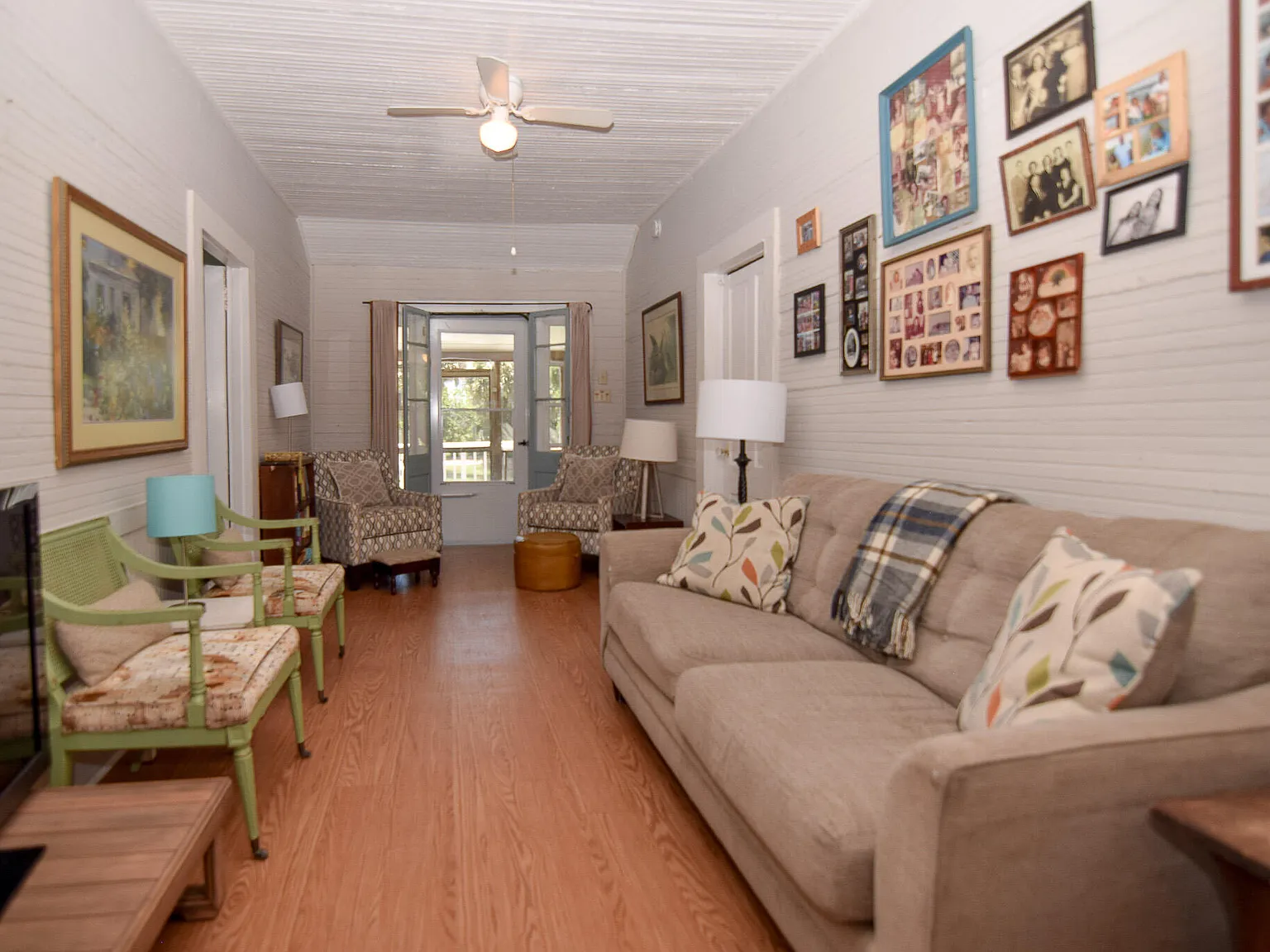 4 bed, 2.0 bath, 1201 sqft, $5,450 — Photo 2