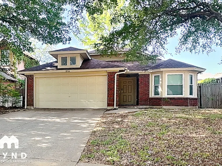 8704 Tigris Trl — Photo 1