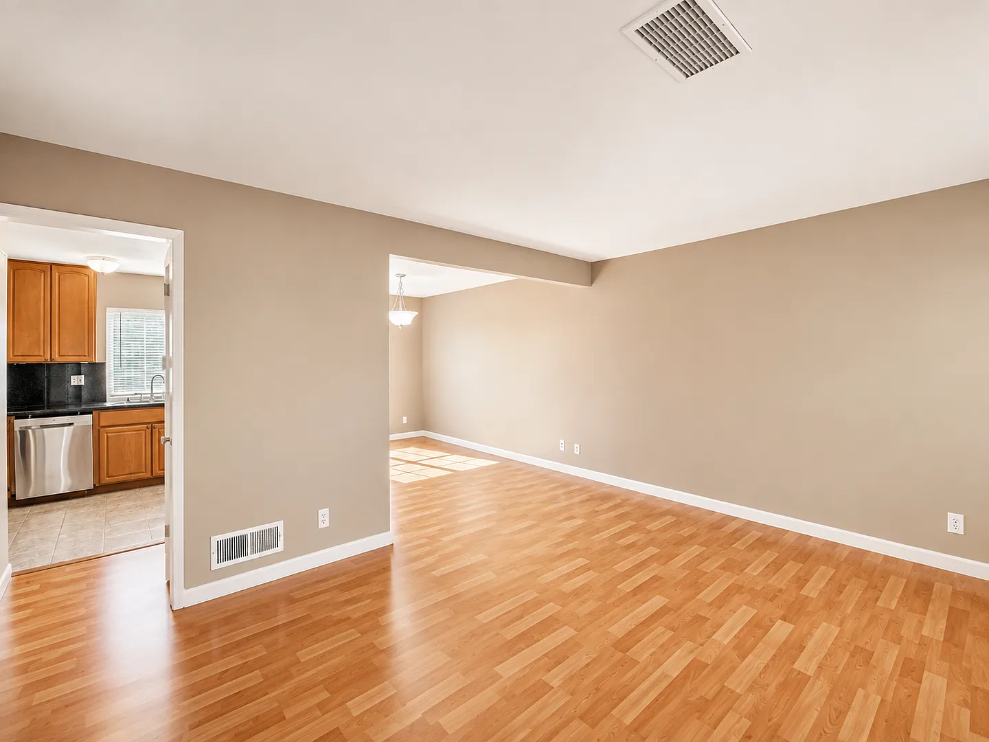 Lovely 2-bedroom home located in Fremont! Cabrillo Neighborhood! — Photo 3