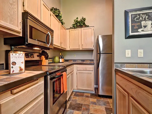 3028 Western Ave, Seattle, WA