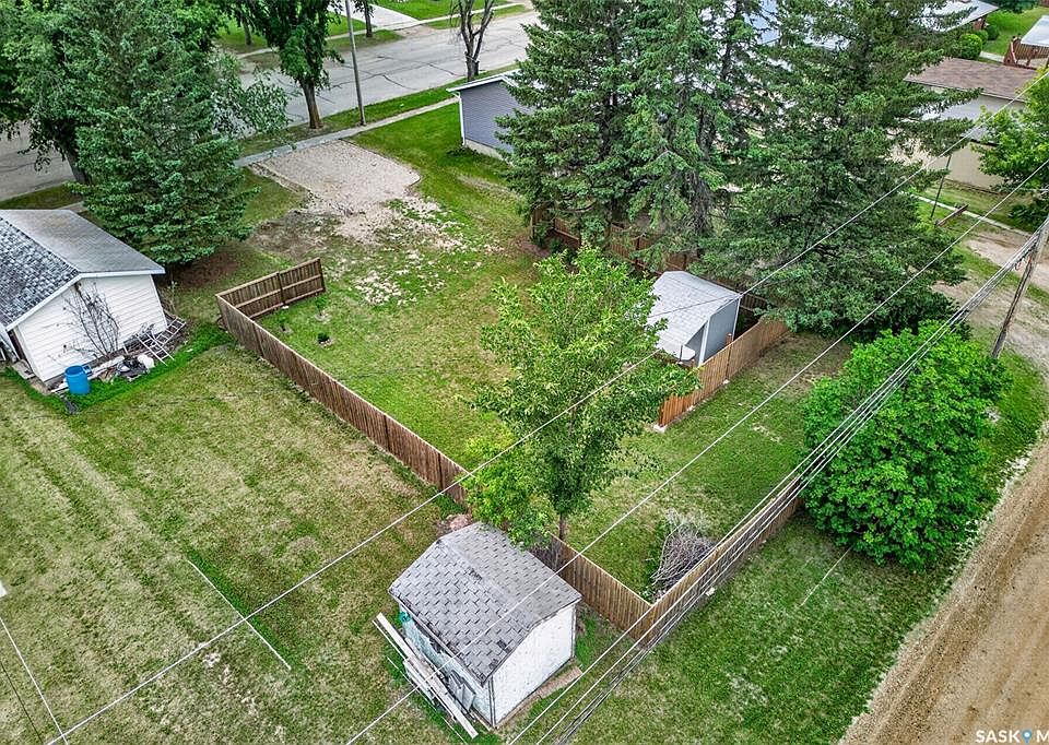 1st image of 409 3rd AVENUE N