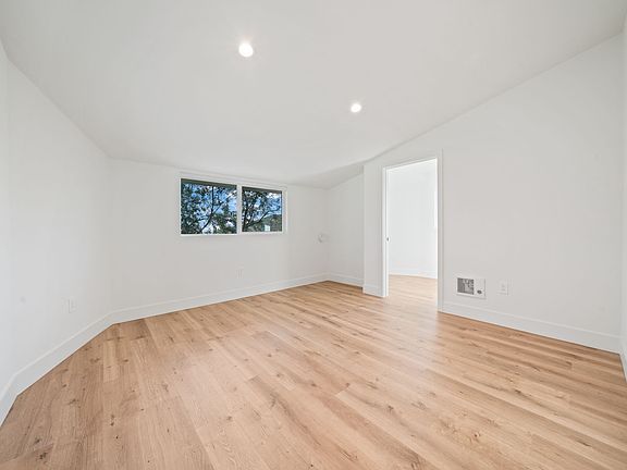 2nd image of 515 N Cabrillo Ave APT C
