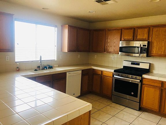 4th image of 2806 Egret Ln