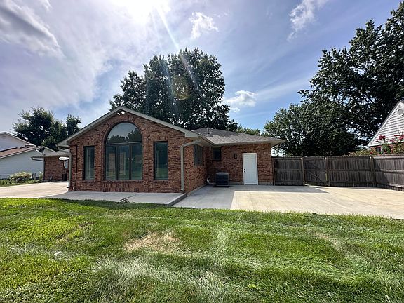 5th image of 808 S Mar Dr