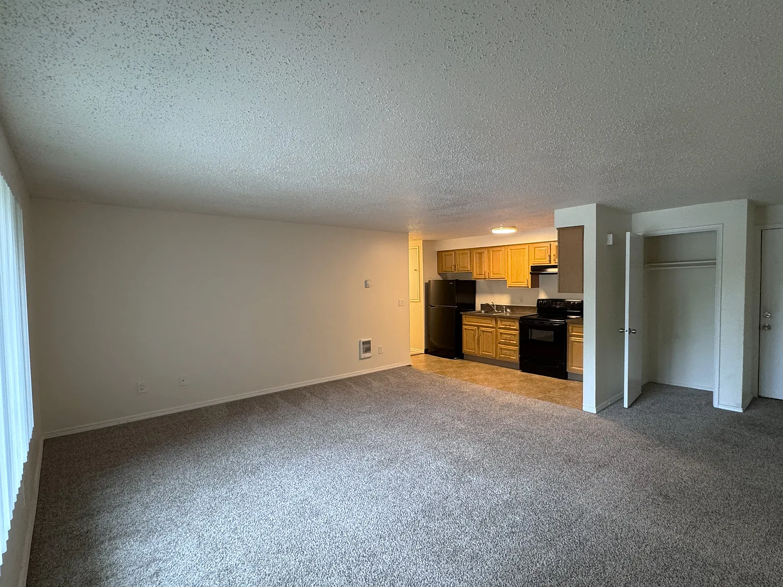 2 bed, 1.5 bath, 980 sqft, $1,399 — Photo 3