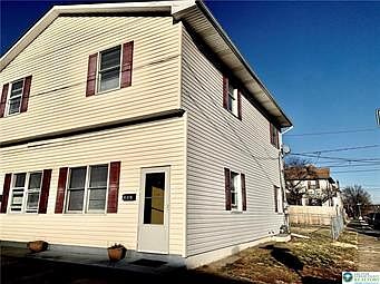 3rd image of 802 Hawthorne Rd