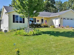 3385 Daren Dr, Freeport, IL 61032